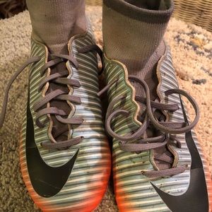 Nike youth 1.5 soccer cleats ⚽️⚽️⚽️